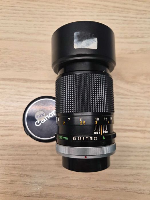 Objetiva Canon FD 135mm f/3.5 vintage com estojo