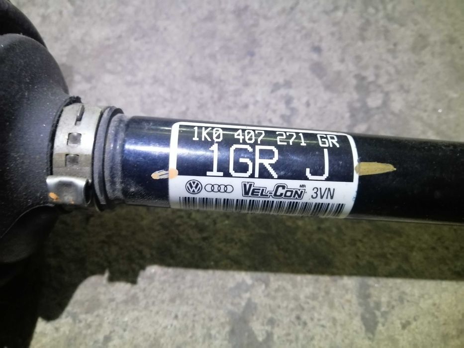 Полуось привод лівий 1K0407271GR 1.2 tsi 1.4 tsi VW Jetta 6 Golf Skoda