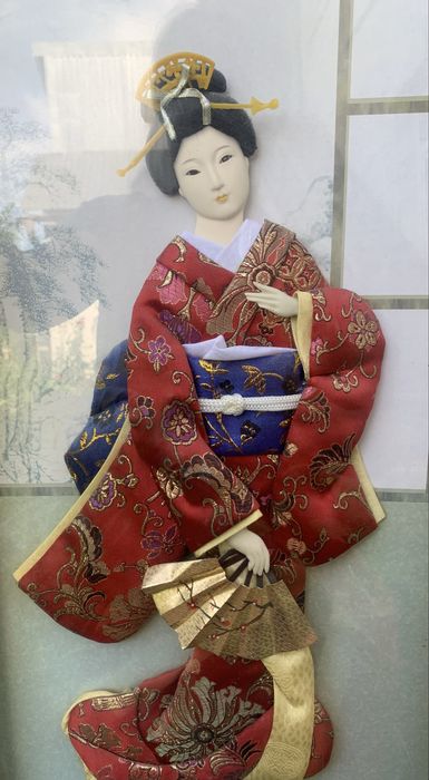 Картина гейші -ляльки