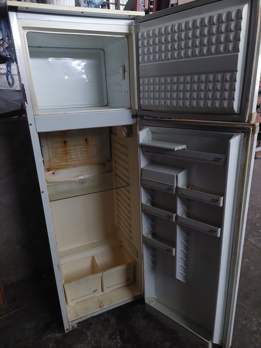 Продам холодильник, слабо морозе