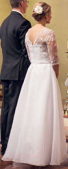 Biała suknia ślubna dla osoby z dużym biustem