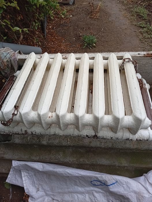 Батареи чугунные.