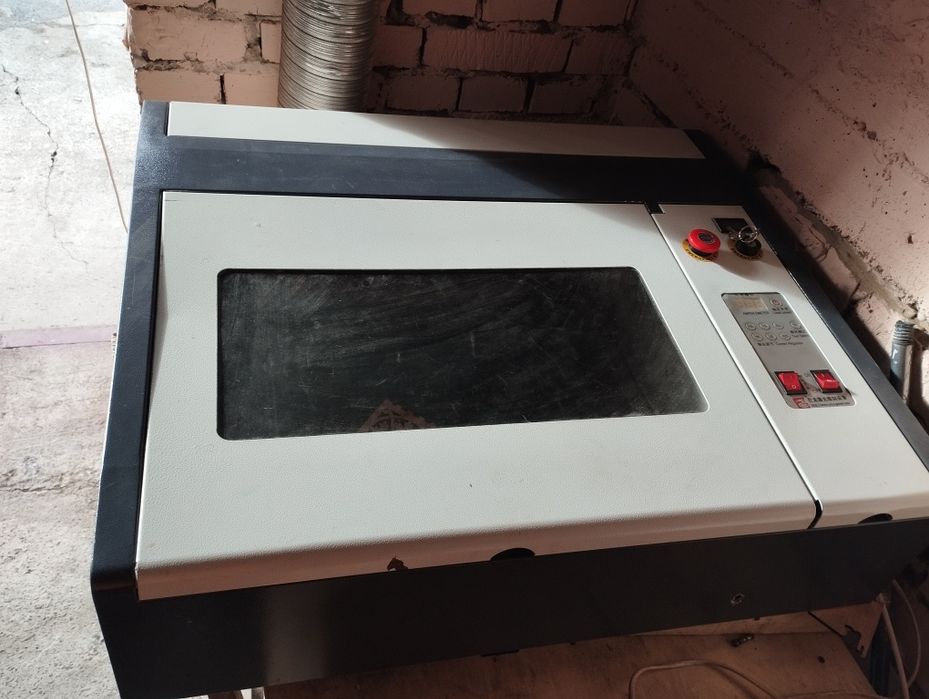 ЧПУ станок лазерний СО2