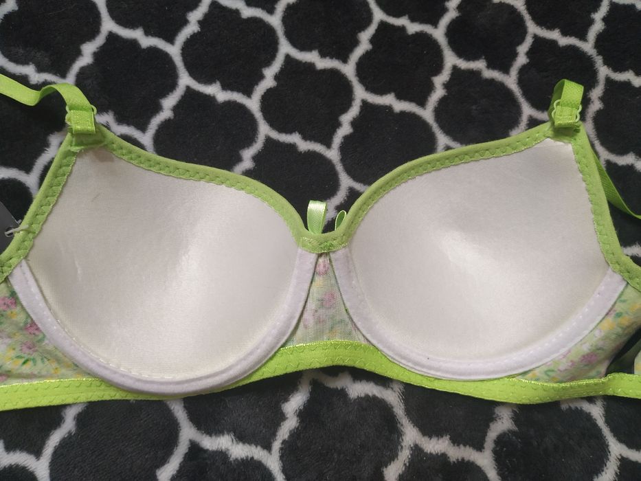 Biustonosz dziewczęcy 36/80A jasnozielony