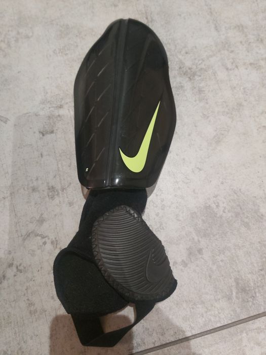 Ochraniacze Nike na łydki