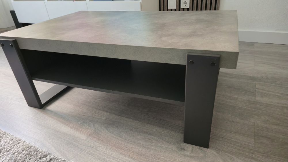 Mesa de centro cinzenta