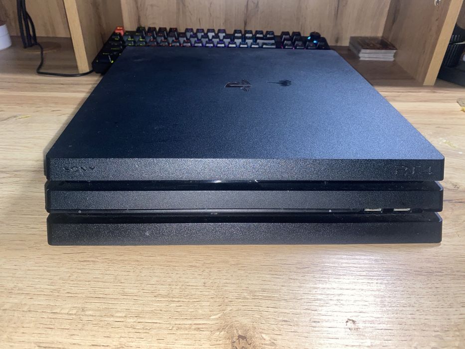 Sony PlayStation 4 + навушники