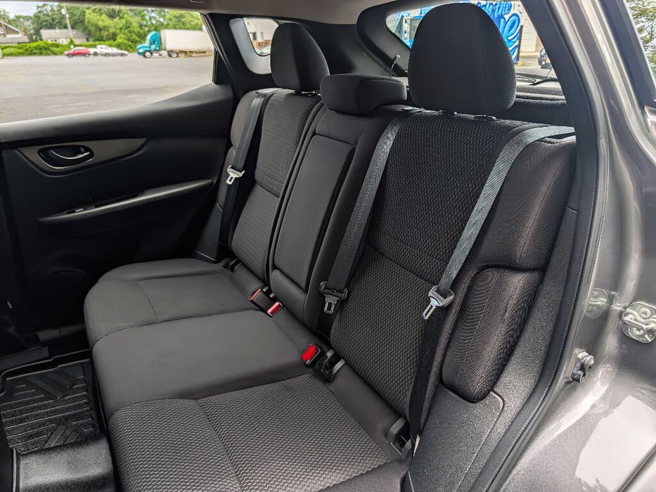 Nissan Rogue Sport      2021