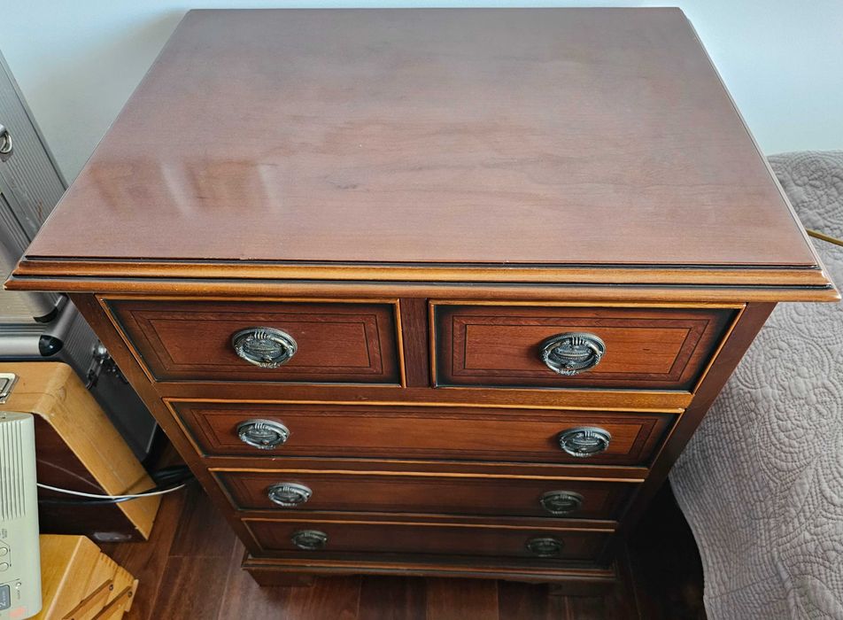 2 Mesas de cabeceira