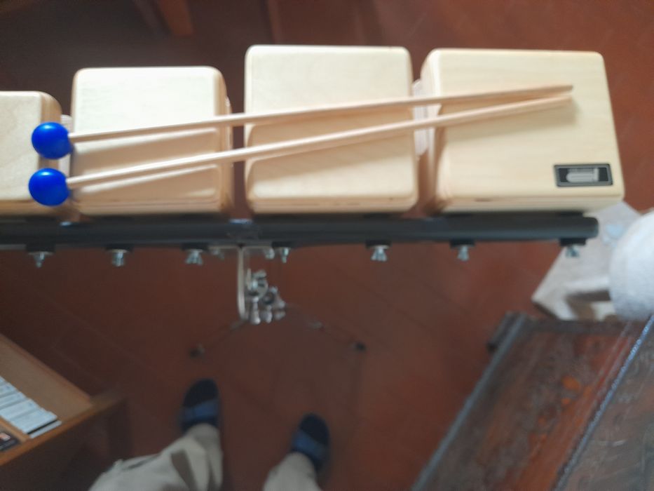 Rack de percussão com caixas