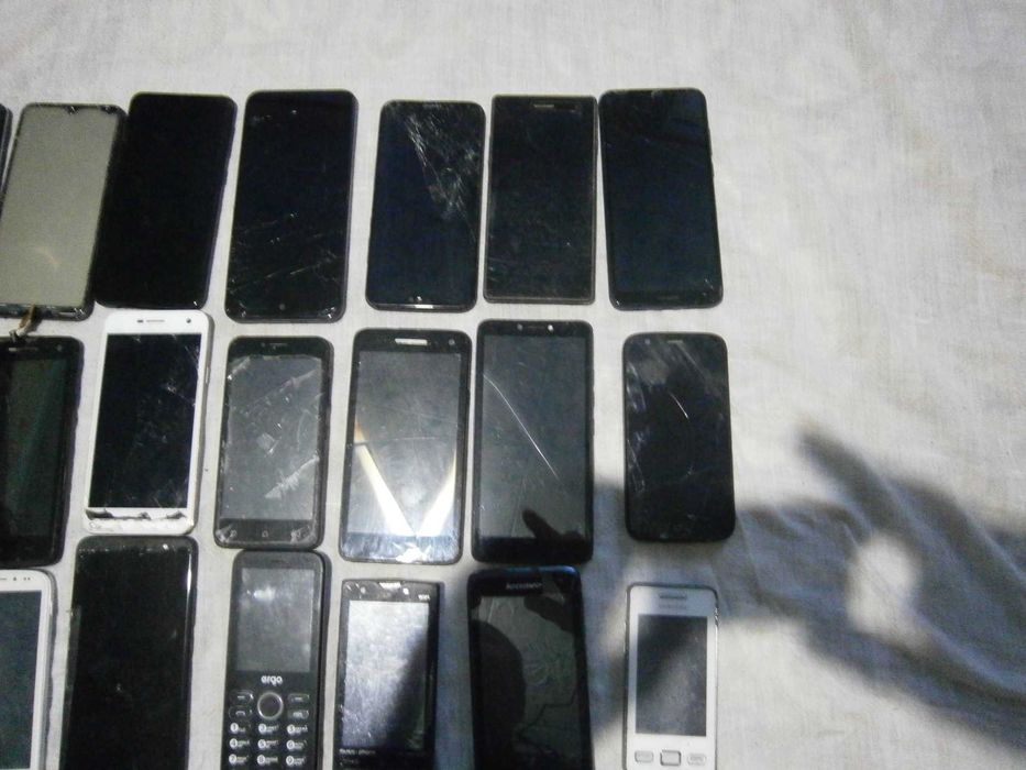 Мобильные телефоны ( один лот )