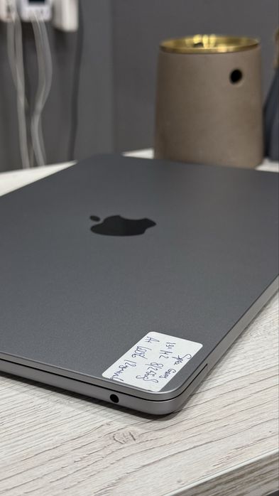 MacBook Air m2  8/256 Gb Space Gray,ідеальний стан,12 циклів,гарантія від магазину IFriend.