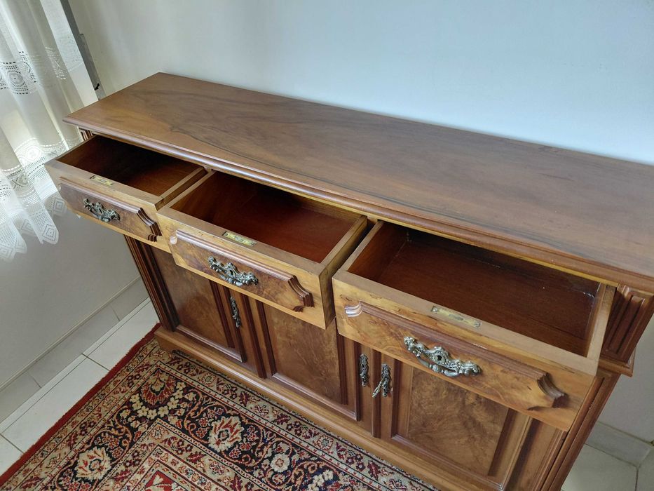 Aparador vintage em nogueira