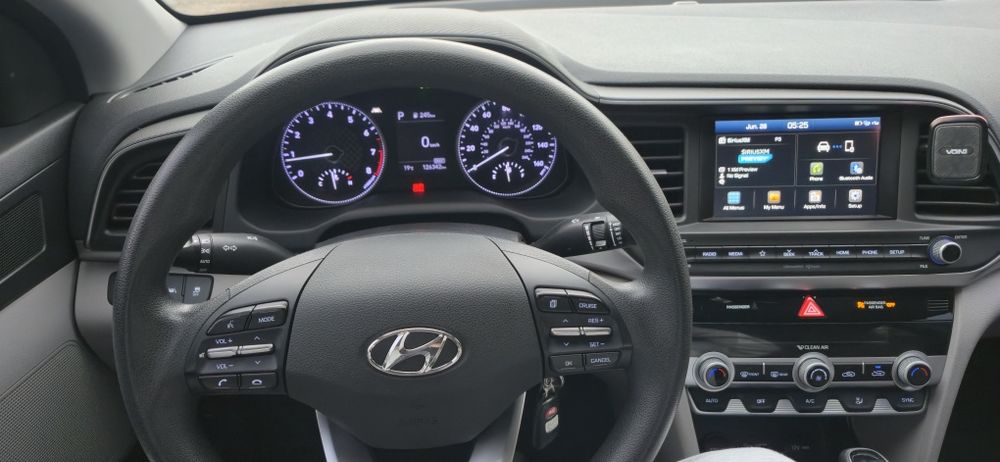 Hyundai Elantra 2019г
