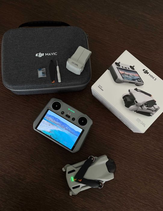 DJI Mini 3 + DJI RC ekran + 2 baterie + etui | pełny komplet