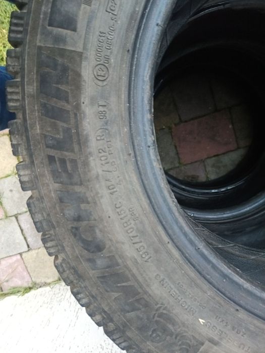 шини 195-70-15 с michelin  agilis