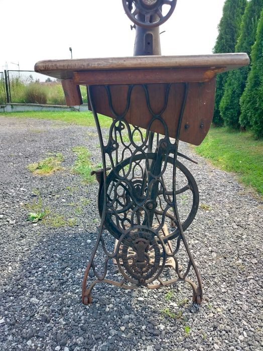 Stara piekna maszyna do szycia Singer