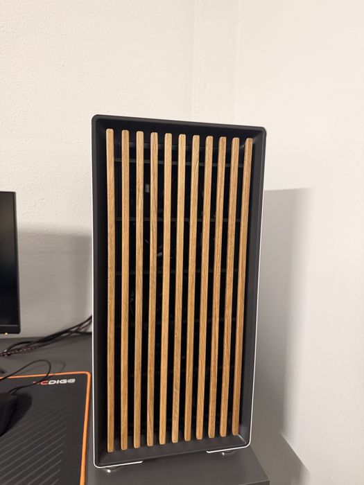 PC Gaming Topo de Gama RTX 5070 Ti / Ryzen 7 9800X3D / 64GB / 2TB