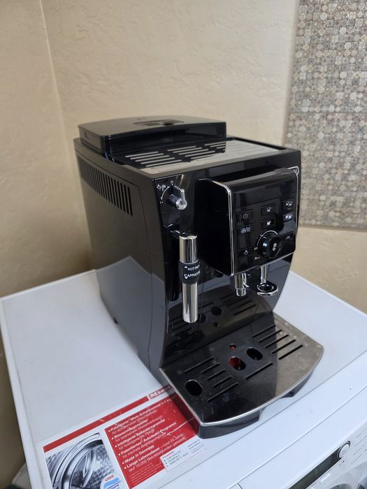 Кофемашина delonghi.