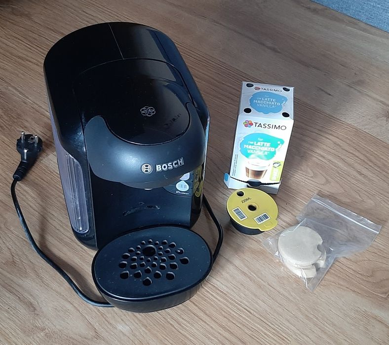 Ekspress kapsułkowy Bosch + uniwersalna kapsułka, filtry i kawa
