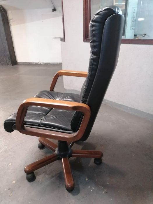 Cadeira de escritório.