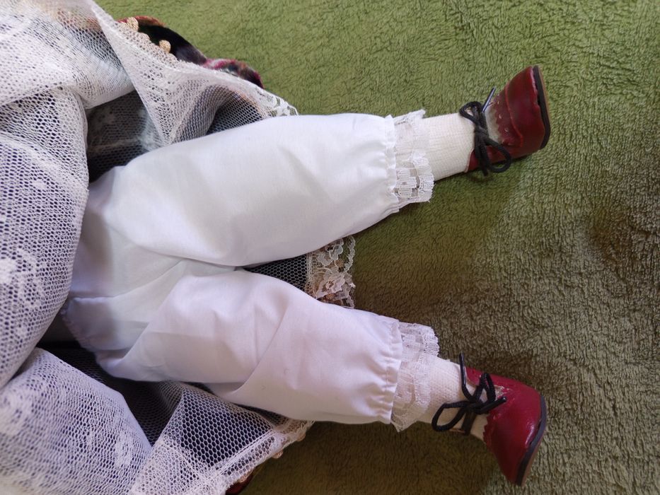 Винтажная кукла очень красивая