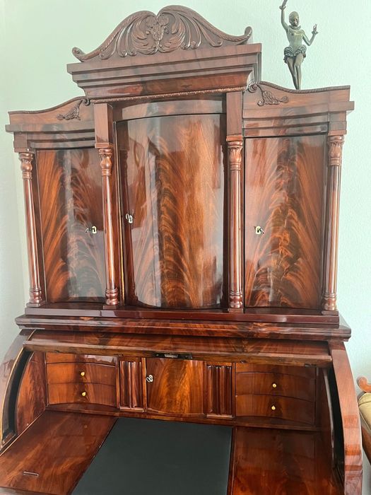 Piękny sekretarzyk Biedermeier