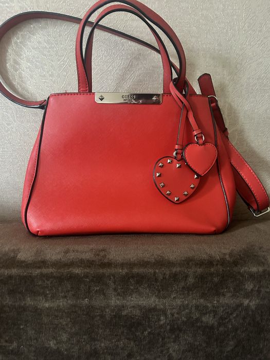 Продам сумку Guess