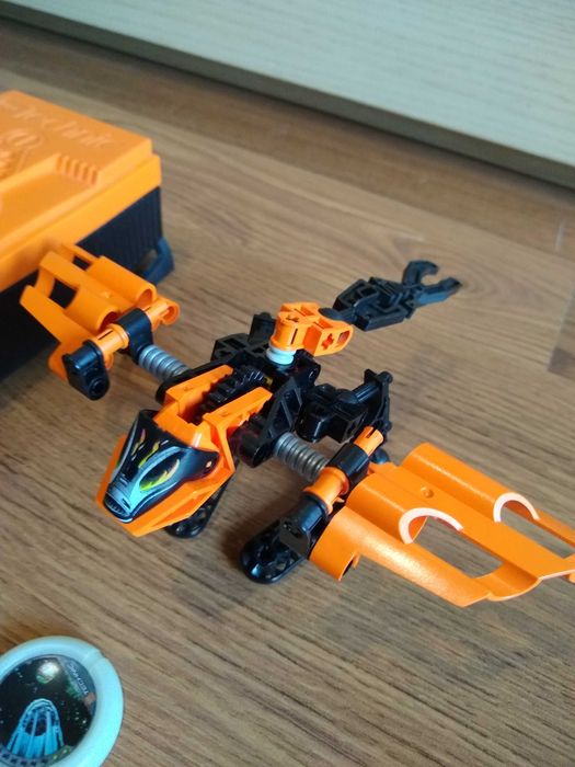 Zestaw LEGO Technic Throwbots Slizer i Turbo