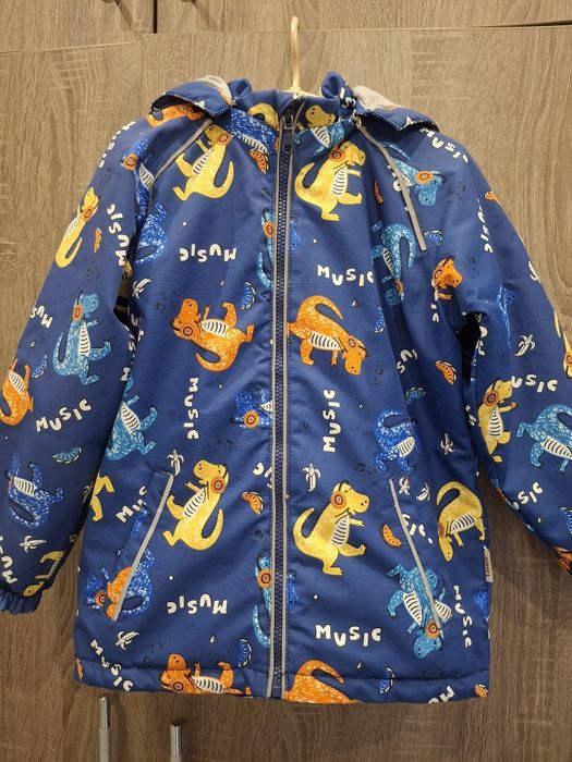 Демісезонна куртка на хлопчика 104р