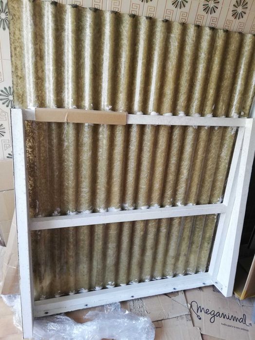 Telheiro armação em ferro , +/- 1 mt Largura por 1,50 mt comprimento