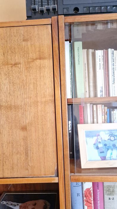 Szafka z witryną PRL