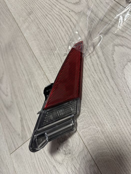 Фонарь заднего хода левий 8168176010  Lexus ux