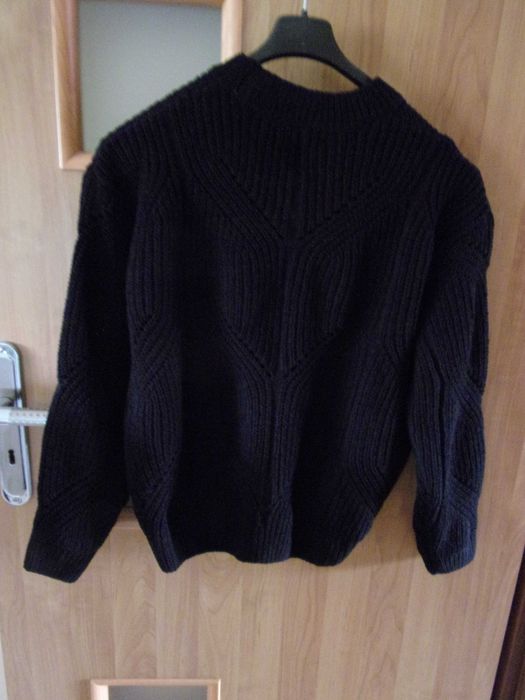 Czarny sweter damski Sinsay L