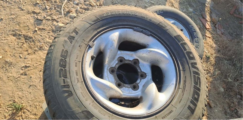 4 Rodas/Pneus para SsangYong Musso / Jeep Covision VI-286 A/T medida 235/75R15.