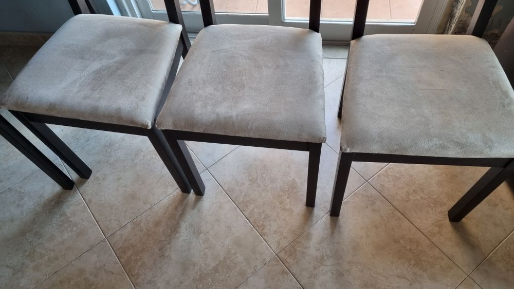 Mesa de sala + 3 cadeiras