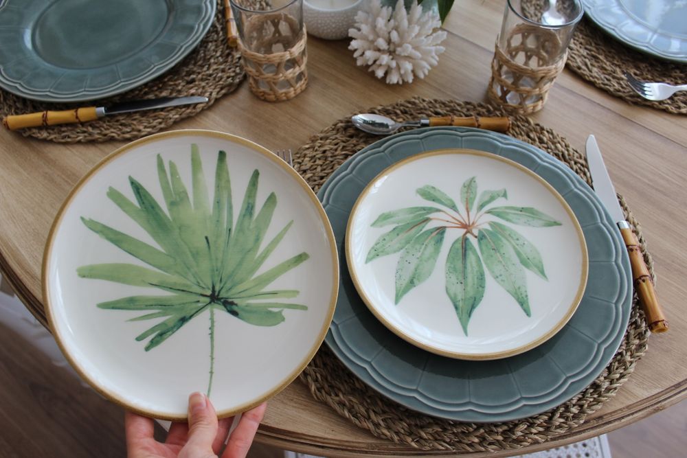 2 Pratos com folhas verdes, novos