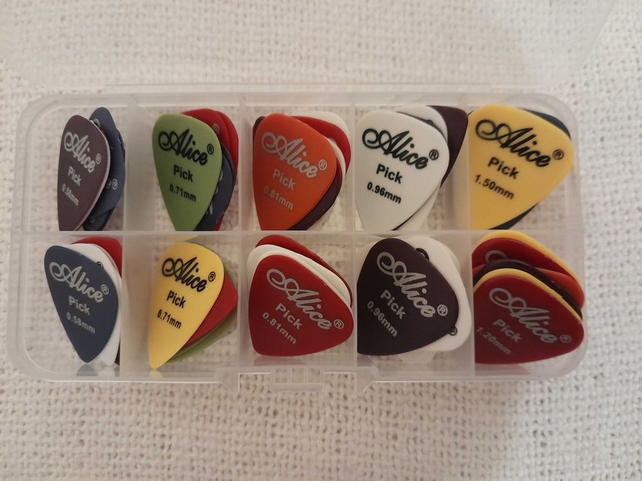 Przewód kabel profesjonalny do gitary 6 m, 50 szt. kostek gratis