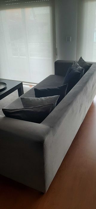 Sofá em veludo taupe como novo