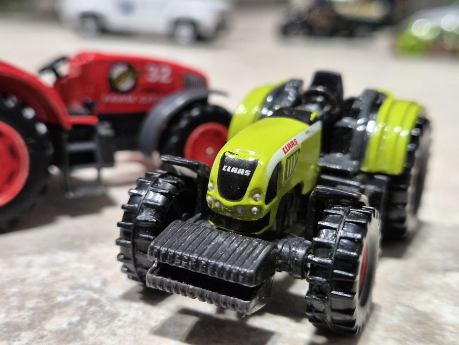 Resorak Traktor ciągnik CLASS ares 697atz 2szt tanio kolekcja model