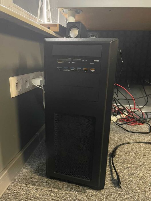 Komputer do montażu wideo/gamingowy + monitor 22,5" + panel StreamDeck