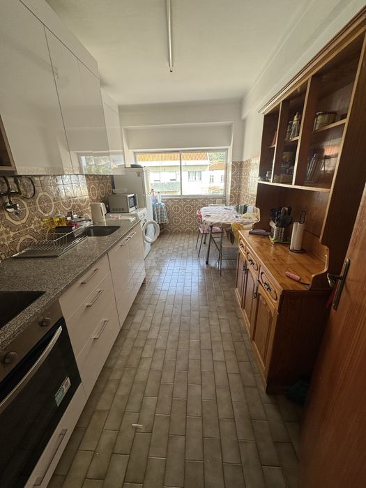 Arrendam se quarto a 50 metros da UBI
