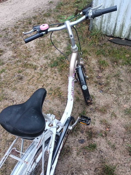 NIEMIECKI rower turystycznomiejski z biegami w piaście i PRĄDNICĄ