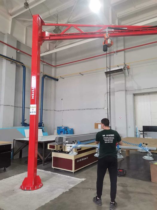 Żuraw stacjonarny z udźwigiem 350kg