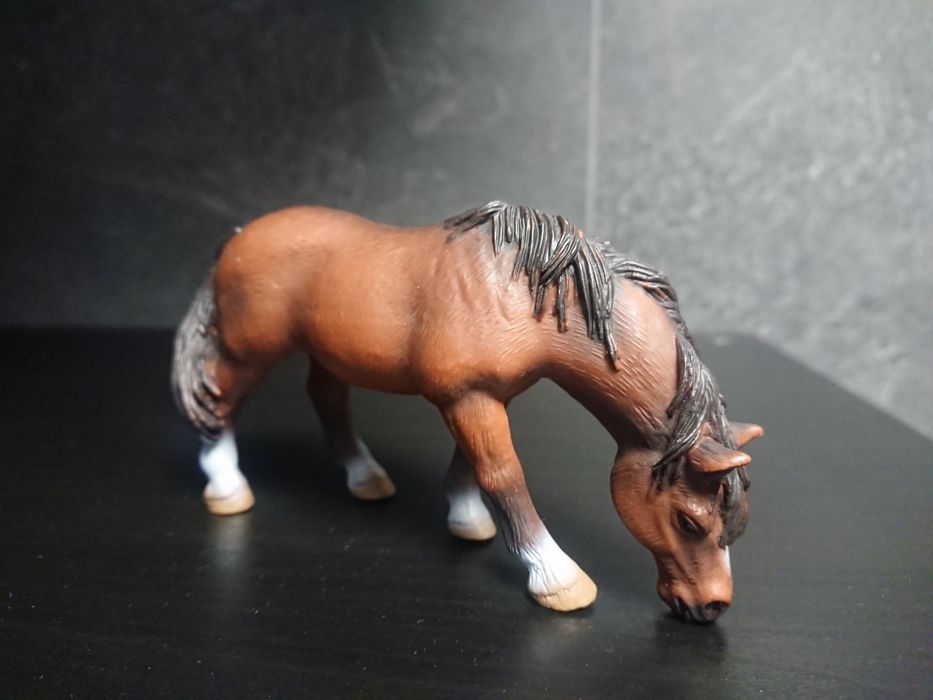 Лошадь Schleich Пасущийся пони, раритет, коллекционная фигурка