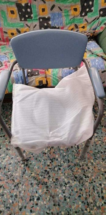 Cadeira geriatrica nova
