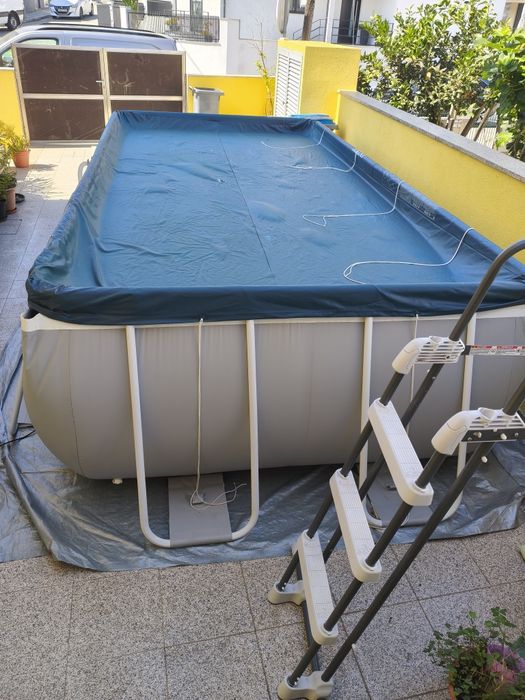 Piscina Intex utilizada só um mês.