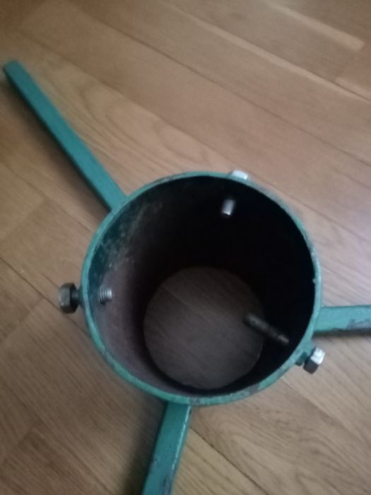 Подставка тренога для большой  ёлки металлическая