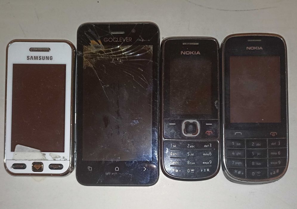 Zestaw telefonów i smartfonów