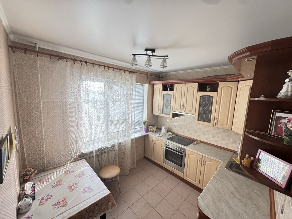Троєщина, перша орнда-Червоної калини 66а.